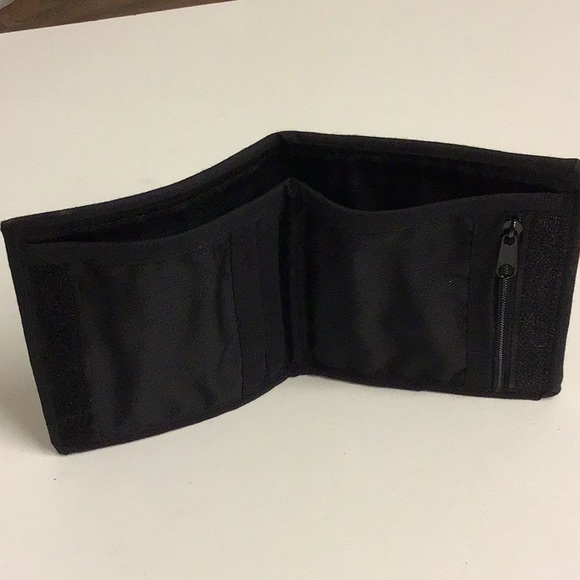 Sale: Bundle of 4 , 3 Coin Purses& 1 Bi-Fold - Picture 5 of 5